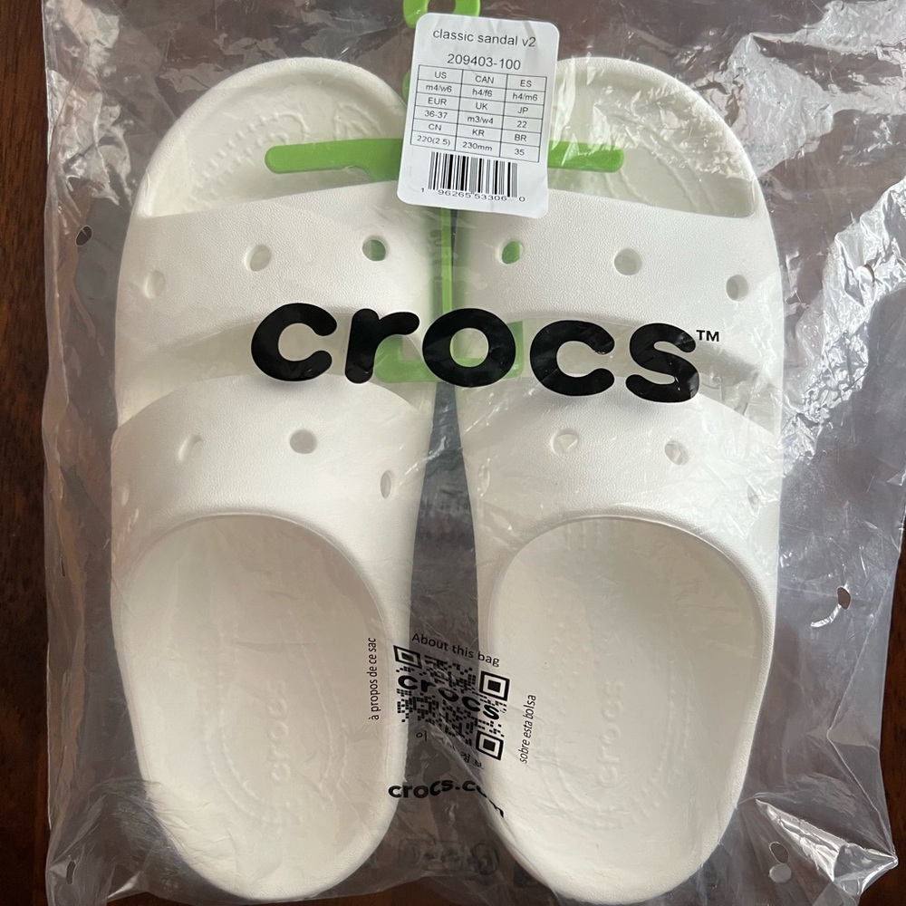 CROCS Classic Sandal White - Woman Size 6/Men size 4 EUC